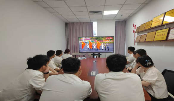 銘記歷史，勇擔責任--興馬公司組織觀看九三閱兵直播